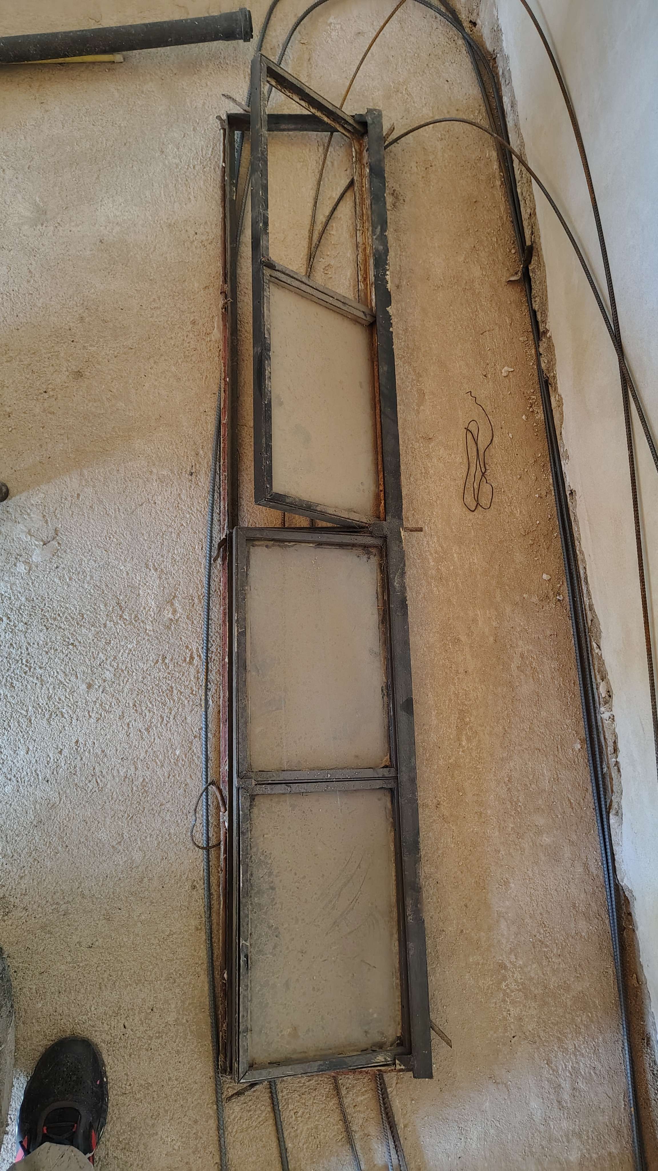 Ventana de 1,60 x 30 cm