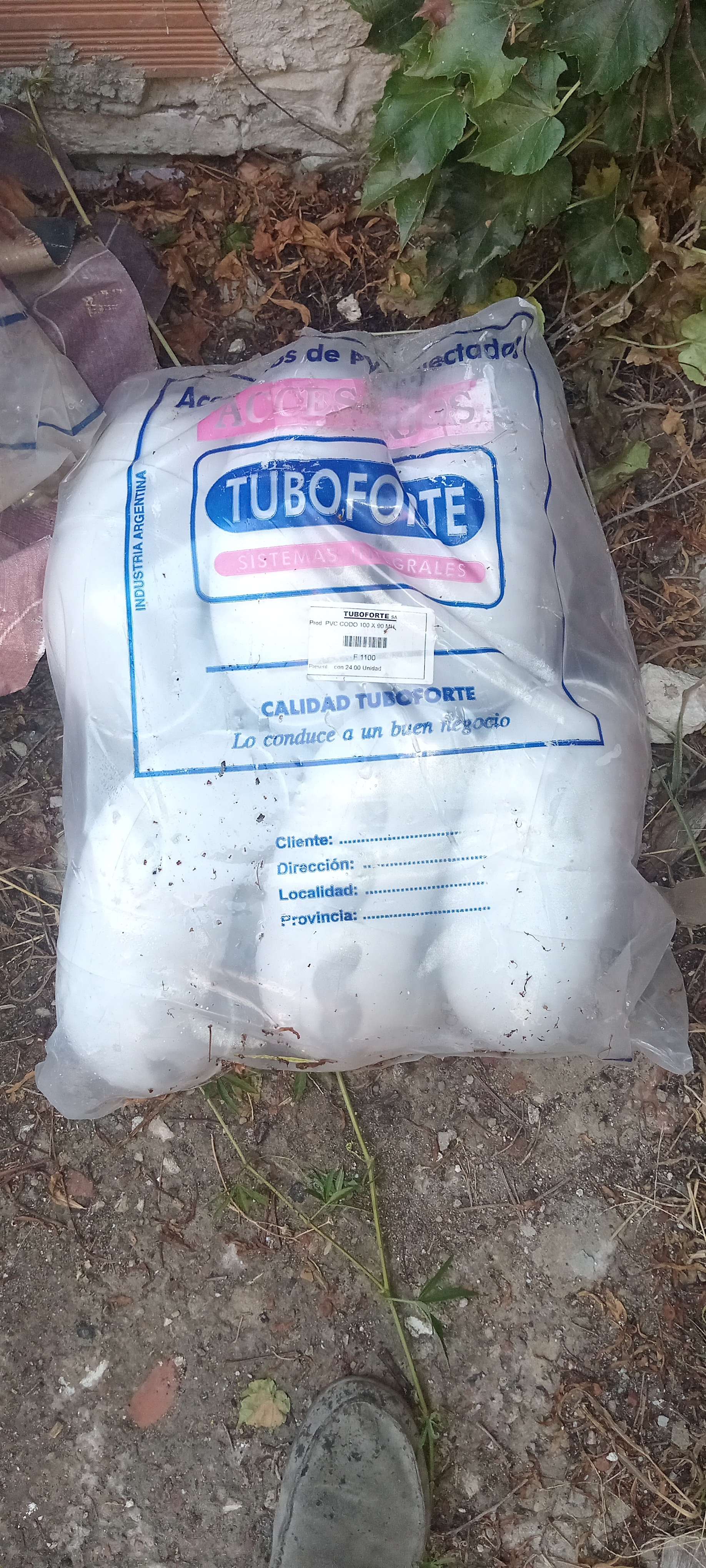 1 caja de curvas 60x40 (45 un.)  1 bolsa curva 100x90 y otra de 100x87  (24 un. cada una)