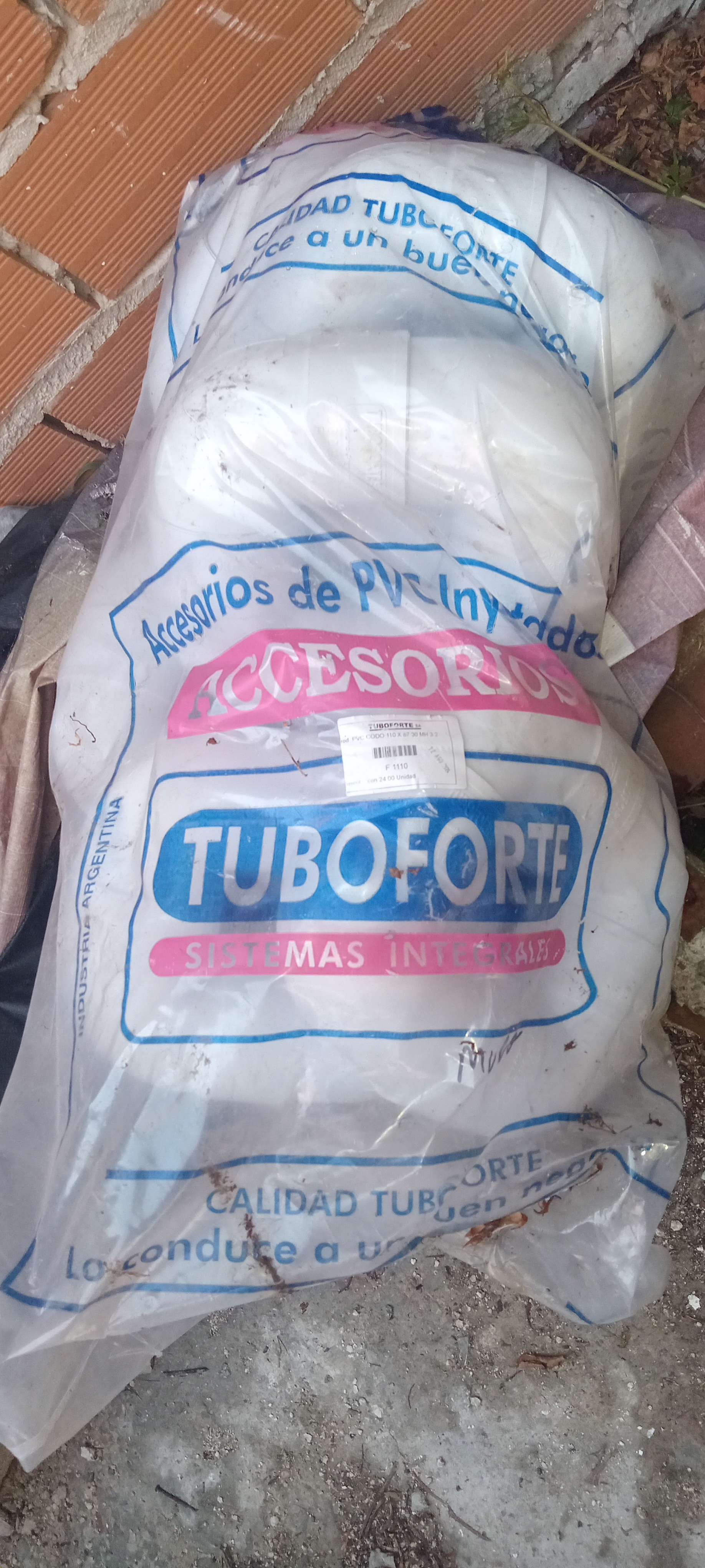 1 caja de curvas 60x40 (45 un.)  1 bolsa curva 100x90 y otra de 100x87  (24 un. cada una)