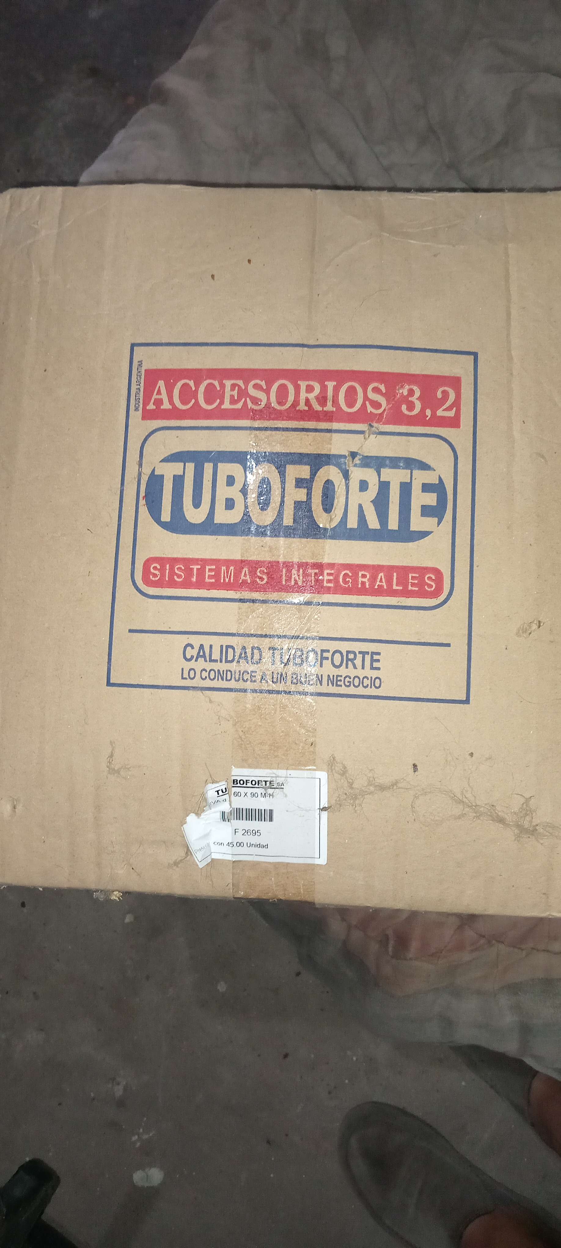 1 caja de curvas 60x40 (45 un.)  1 bolsa curva 100x90 y otra de 100x87  (24 un. cada una)