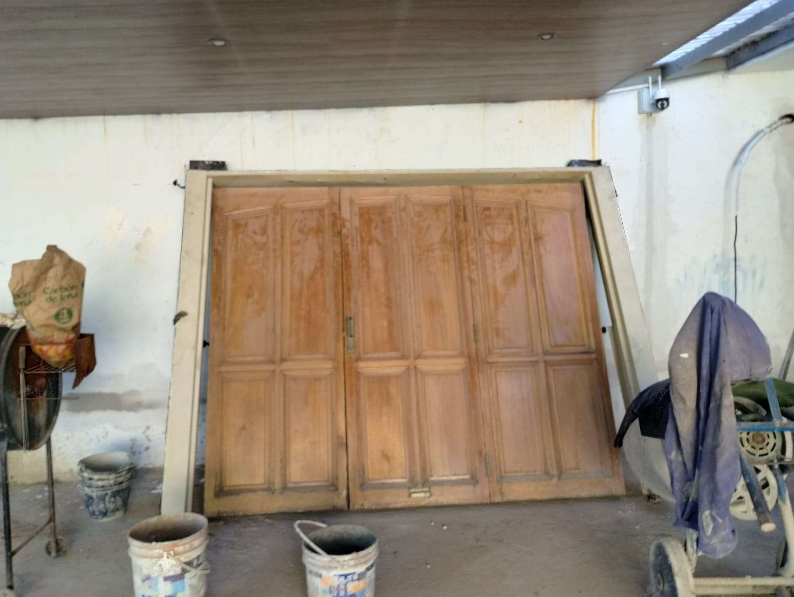 Portón de madera elevadizo