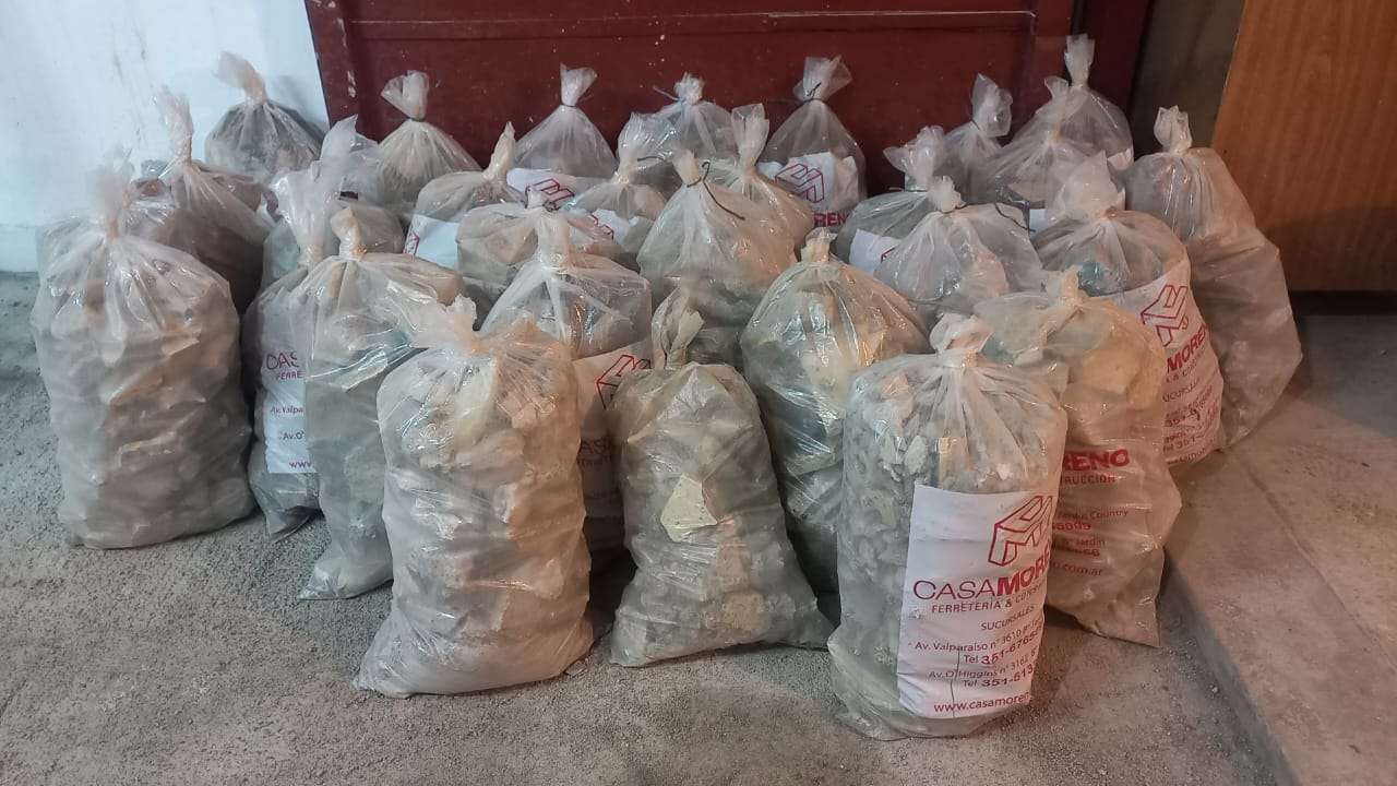 Se regalan escombros!!! aprox. 4 metros cúbicos. Listos para retirar.