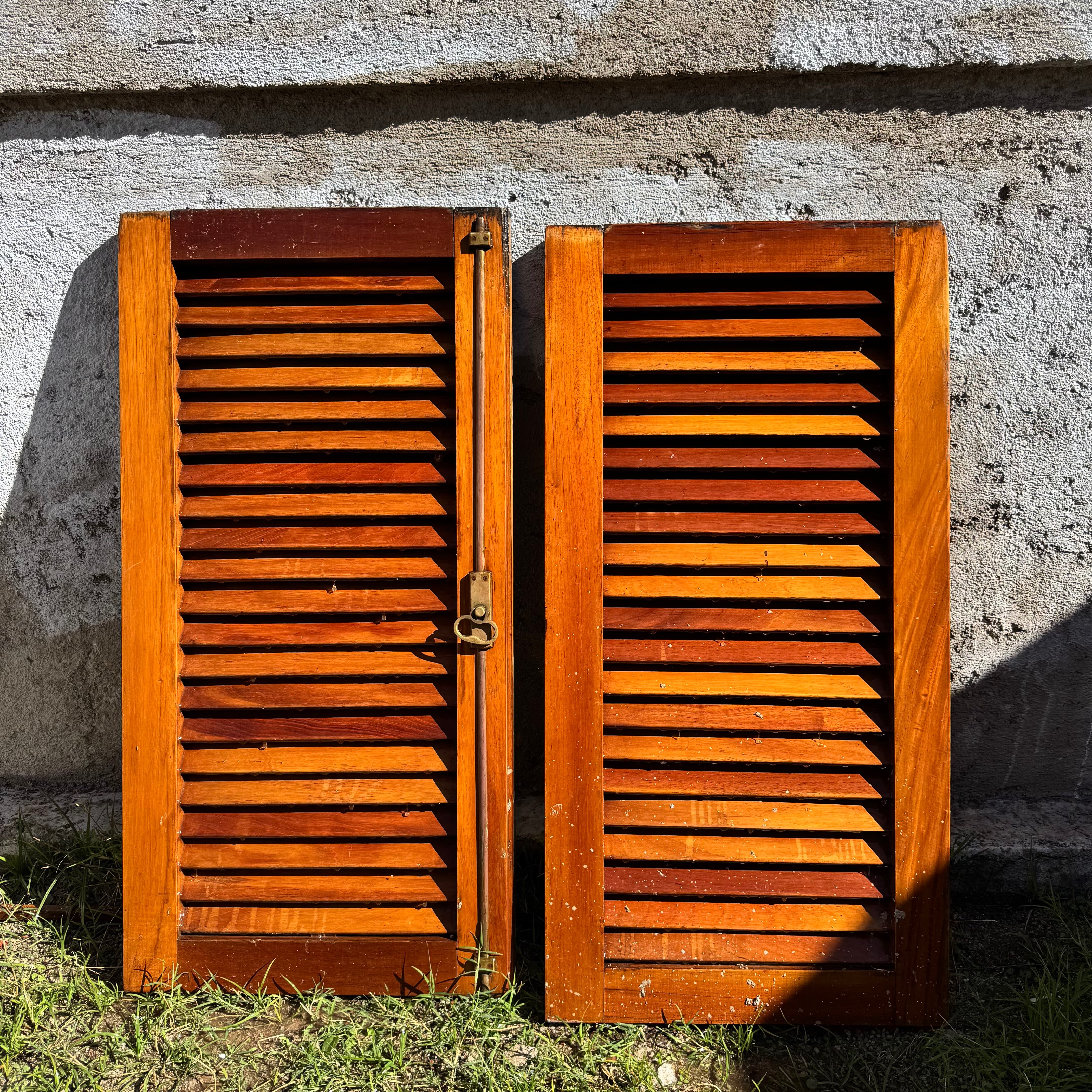 Super Venta de Aberturas de Madera Cedro y Mesadas