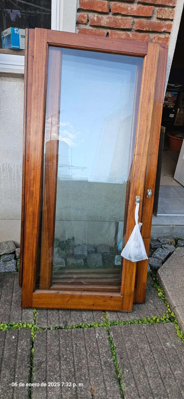 Hojas ventanas de cedro