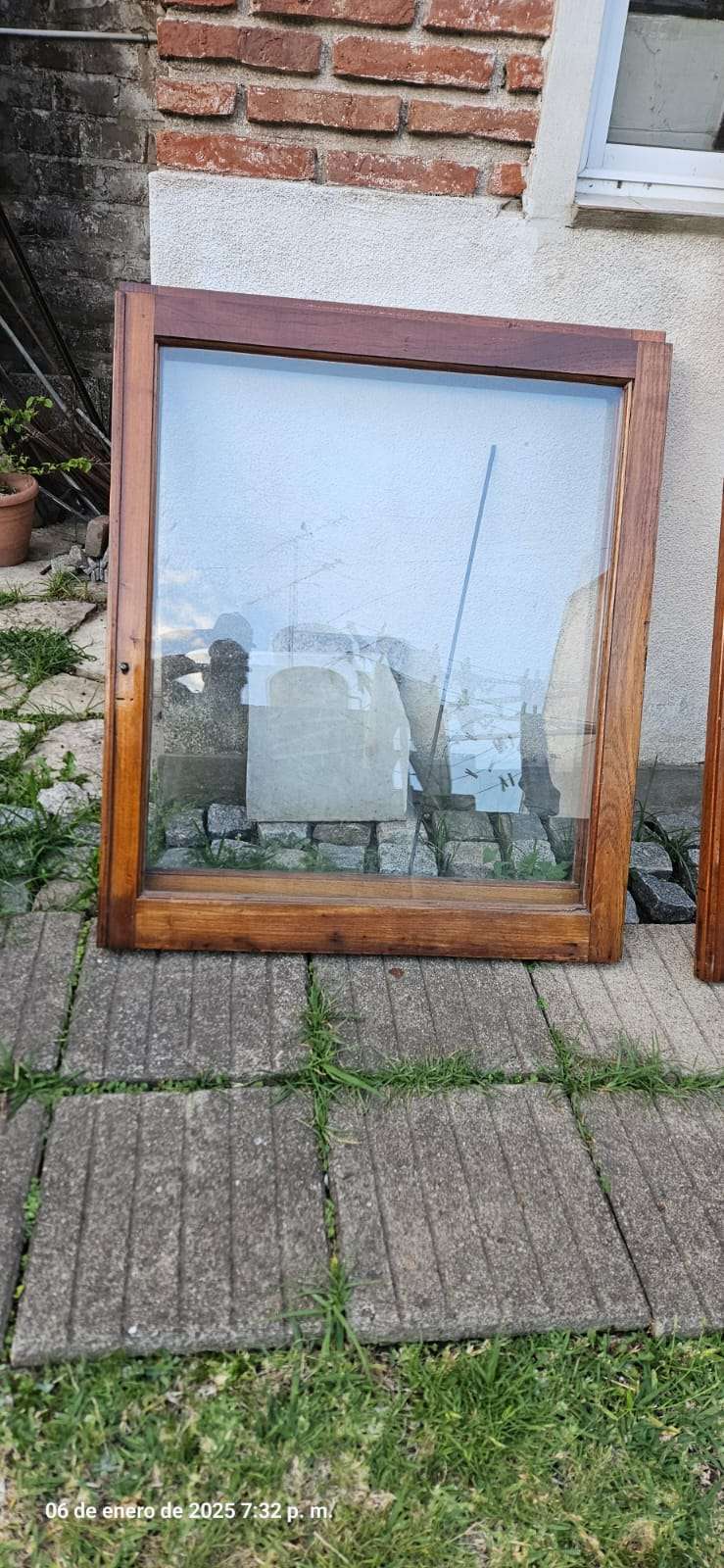 Hojas ventanas de cedro