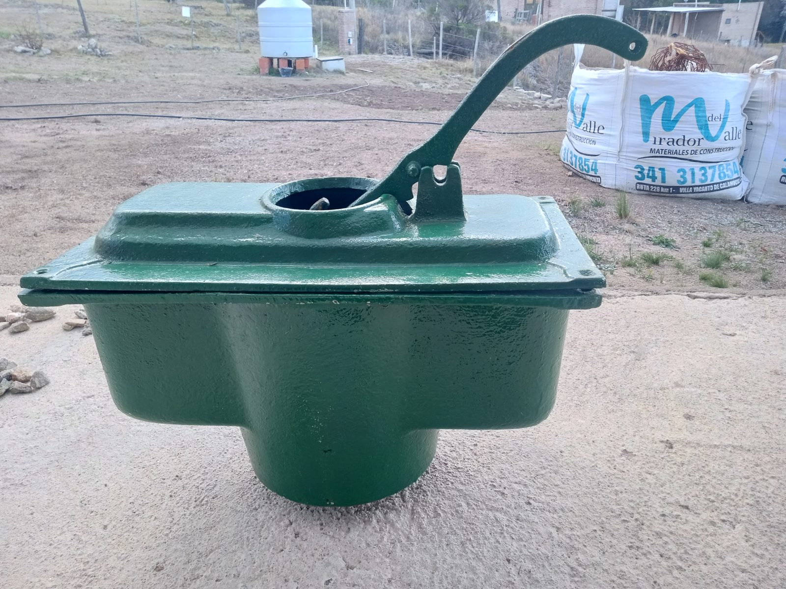 HIDROMASAJE: MARCA: BAÑOMANIA. NUEVA SIN USO. MODELO PENÉLOPE Y DEPOSITO MOCHILA PARA INODORO A CADENA FUNDICION HIERRO- Marca: Frymap