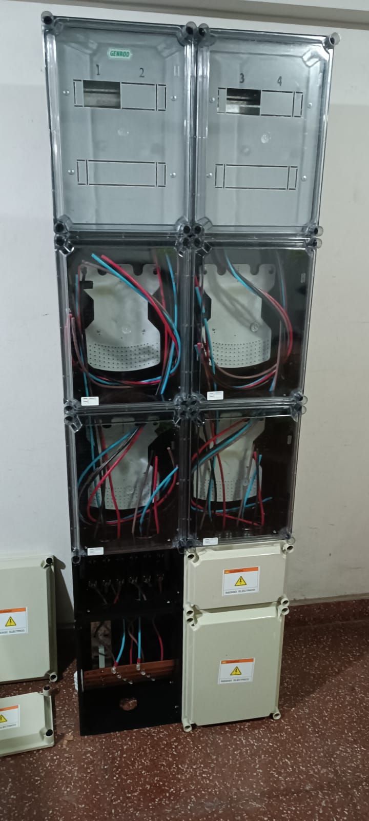 Gabinetes Modulares para Medición de Energía Trifasica T1