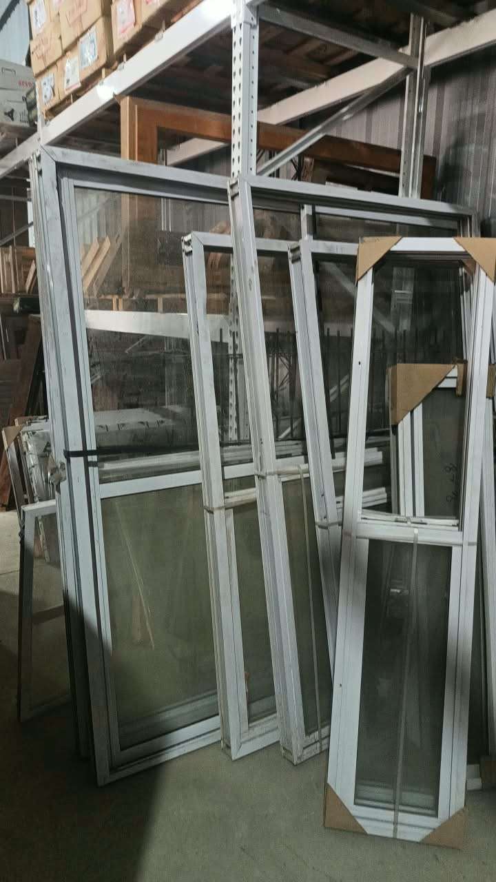 puerta ventana de alumnio blanco 200x200