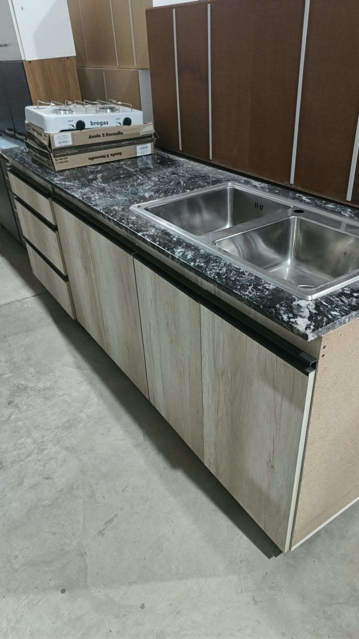 BAJO MESADA DE 2,30MTSX0.60MTS