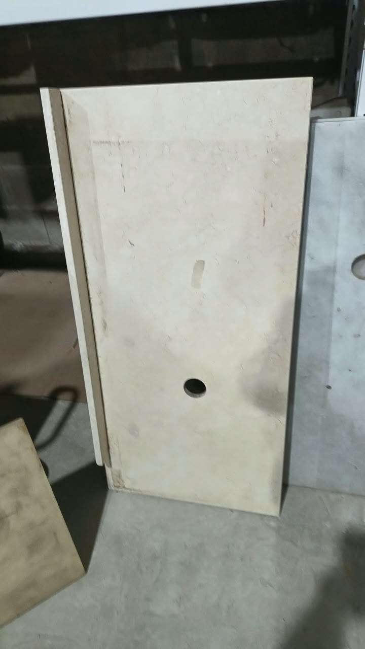 Granito para vanitory de 1.10x0.50 con detalle en el zocalo