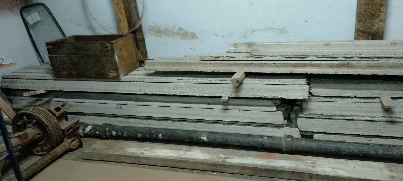 Vendo viguetas de hormigón , hay entre 45 y 50 viguetas y las medidas son: 1 de 4.70/1 de 4.40/1 de 4.30/1 de 4.10/1 de 3.80/1 de 3.60 Y las demás son de 3.40 , 3.30 , 3.10. La viguetas se retiran por CABA ( barrio caballito ). Pido 200.000 por todo.