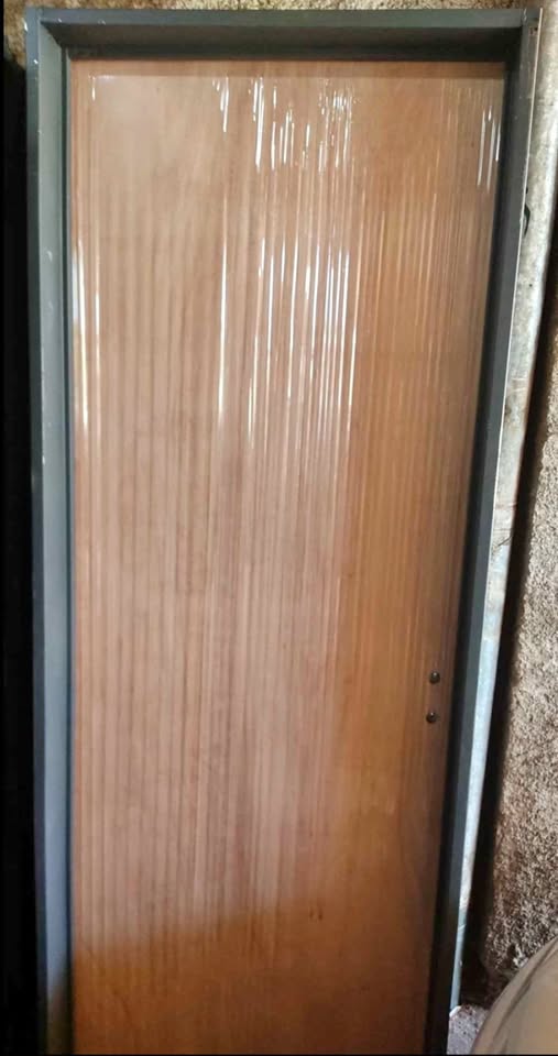 LIQUIDO 4 PUERTAS PLACA MARCO 15CM CHAPA