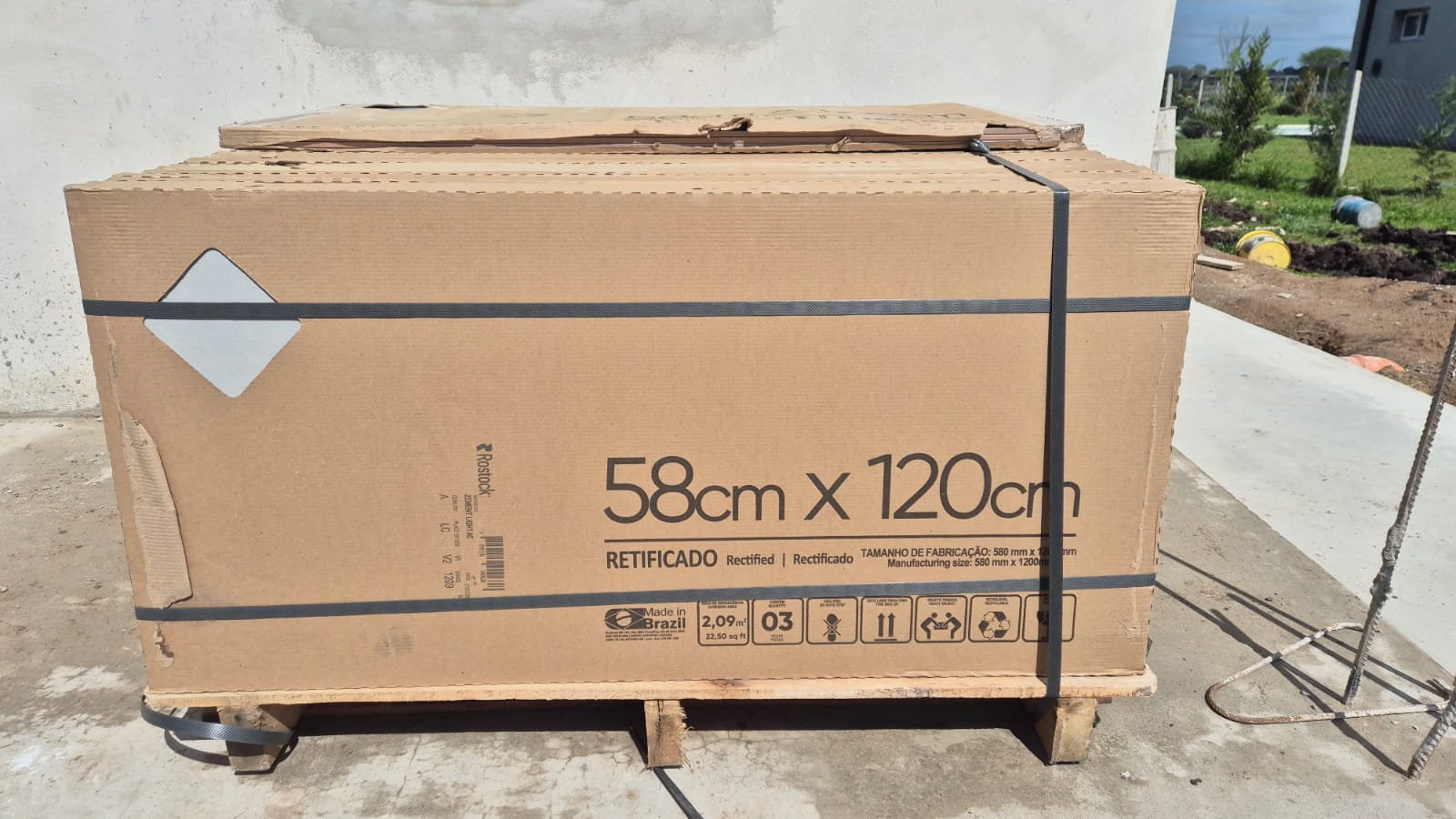Porcelanicos gris de 58 x 120 cm. En cajas cerradas. Total 66 m2