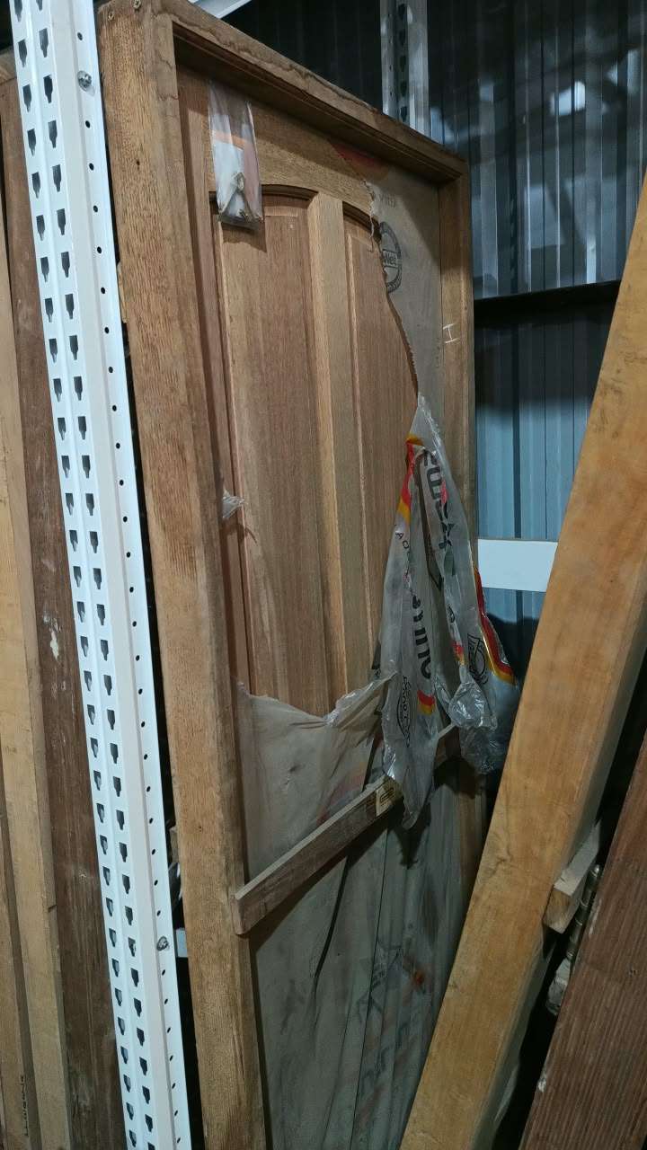 OPORTUNIDAD PUERTA DE MADERA MACIZA