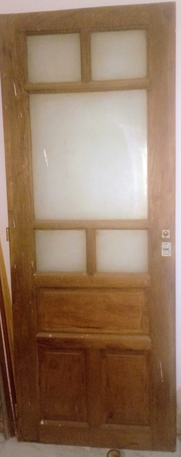 Puerta antigua de cedro maciza,con vidrios esmerilados, bisagras de bronce