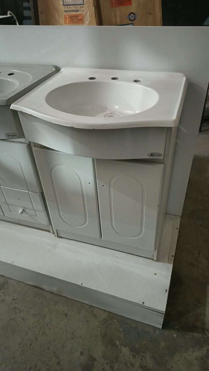 Vanitory  con mesada blanca de 60cm
