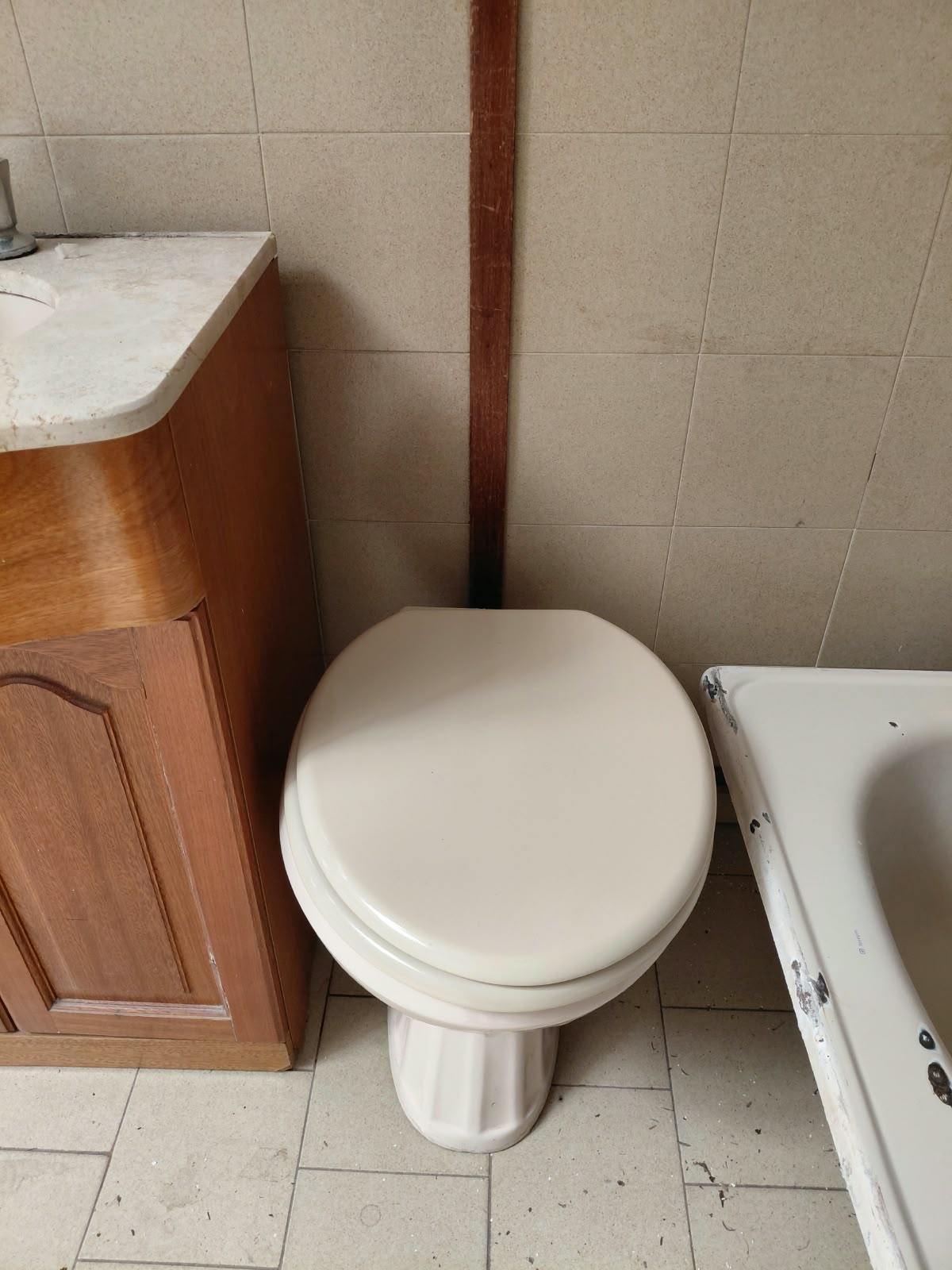 Sanitarios de baño en beige