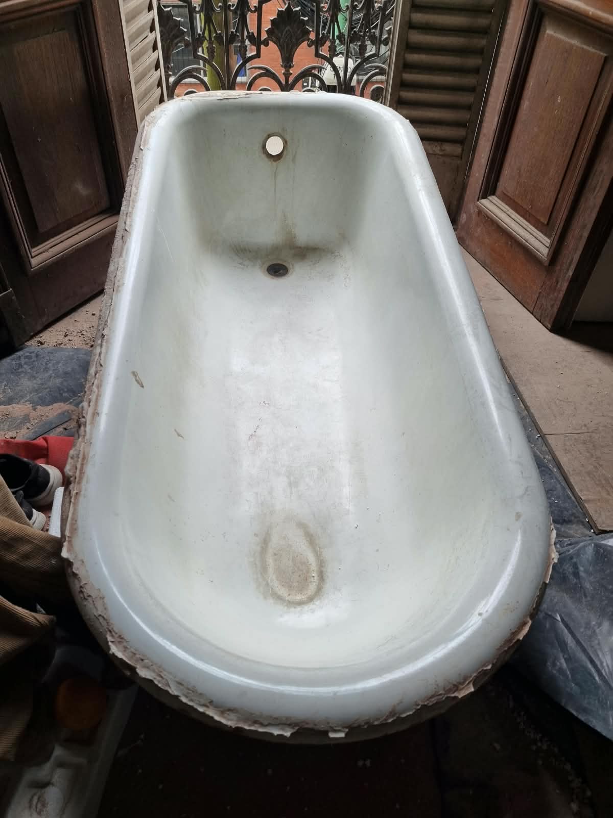 Bañera en buen estado, lista para instalar
